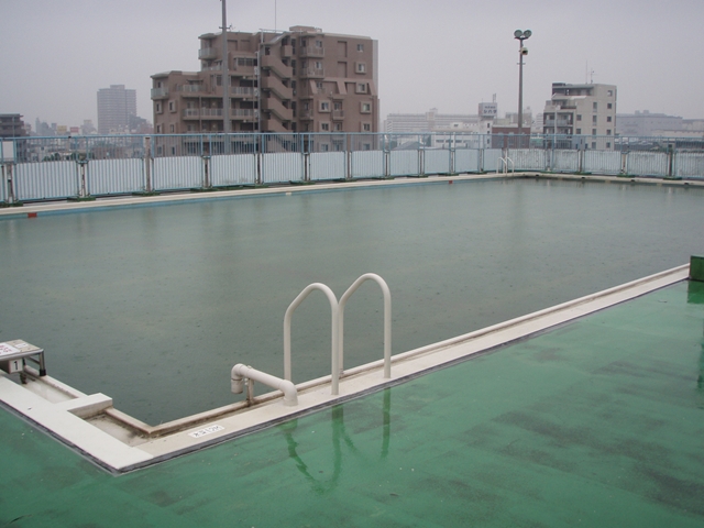 東京都立　橘高等学校プール